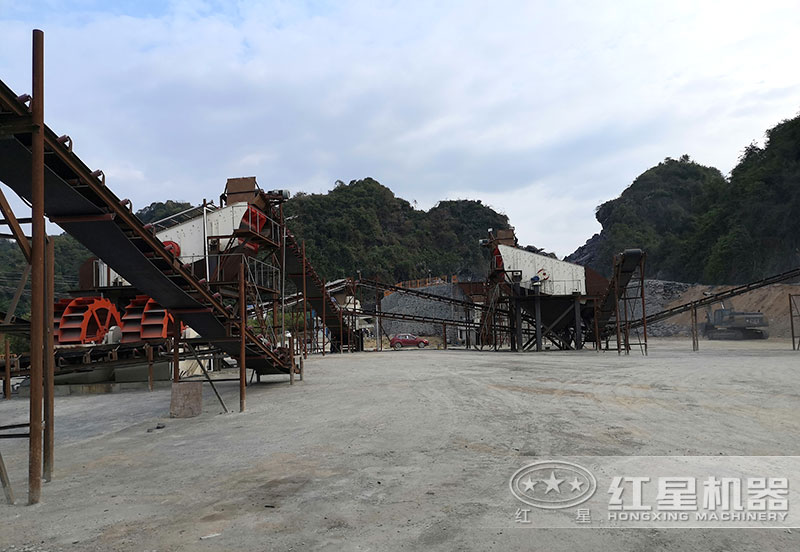 方案三配置現(xiàn)場：破碎機+制砂機+洗砂機，費用80萬以上